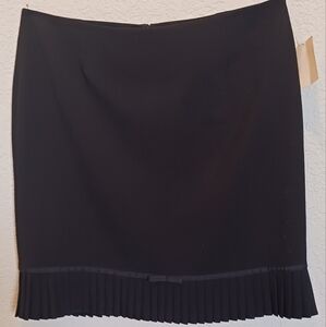NWT Worthington stretch skirt with hem pleats and bow deign size 16
